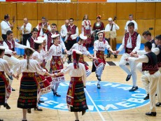Красотата на българския фолклор оживя в годишния концерт „Нашето богатство“
