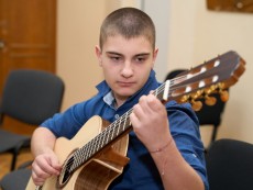 Китаристите на Цветан Радков концертираха в навечерието на Коледните празници