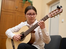 Китаристите на Цветан Радков концертираха в навечерието на Коледните празници