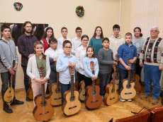 Китаристите на Цветан Радков концертираха в навечерието на Коледните празници