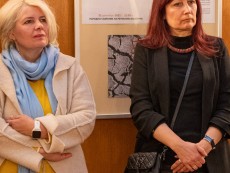 В Народното събрание откриха фотоизложба „Изоставените….” на читалищния фотоклуб „Севлиево”