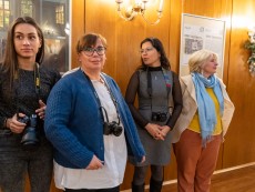 В Народното събрание откриха фотоизложба „Изоставените….” на читалищния фотоклуб „Севлиево”