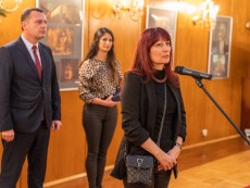 В Народното събрание откриха фотоизложба „Изоставените….” на читалищния фотоклуб „Севлиево”