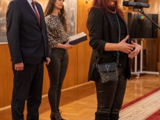 В Народното събрание откриха фотоизложба „Изоставените….” на читалищния фотоклуб „Севлиево”