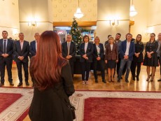 В Народното събрание откриха фотоизложба „Изоставените….” на читалищния фотоклуб „Севлиево”