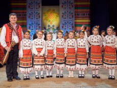 Детски фолклорен ансамбъл „Развитие”