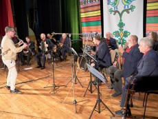 Урок по родолюбие с патриотичния концерт „За България” на Школата по народно пеене и оркестър „Севлиево”