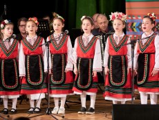 Урок по родолюбие с патриотичния концерт „За България” на Школата по народно пеене и оркестър „Севлиево”