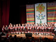 Урок по родолюбие с патриотичния концерт „За България” на Школата по народно пеене и оркестър „Севлиево”