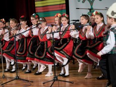 Урок по родолюбие с патриотичния концерт „За България” на Школата по народно пеене и оркестър „Севлиево”
