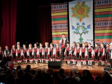 Урок по родолюбие с патриотичния концерт „За България” на Школата по народно пеене и оркестър „Севлиево”