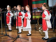 Урок по родолюбие с патриотичния концерт „За България” на Школата по народно пеене и оркестър „Севлиево”
