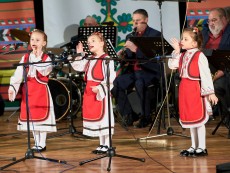 Урок по родолюбие с патриотичния концерт „За България” на Школата по народно пеене и оркестър „Севлиево”