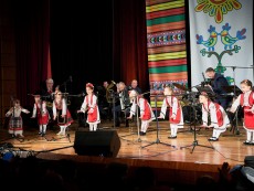 Урок по родолюбие с патриотичния концерт „За България” на Школата по народно пеене и оркестър „Севлиево”