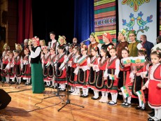 Урок по родолюбие с патриотичния концерт „За България” на Школата по народно пеене и оркестър „Севлиево”
