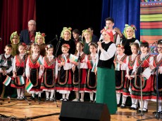 Урок по родолюбие с патриотичния концерт „За България” на Школата по народно пеене и оркестър „Севлиево”