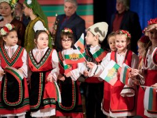 Урок по родолюбие с патриотичния концерт „За България” на Школата по народно пеене и оркестър „Севлиево”