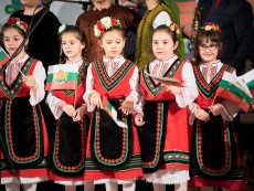 Урок по родолюбие с патриотичния концерт „За България” на Школата по народно пеене и оркестър „Севлиево”