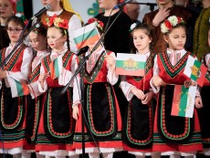 Урок по родолюбие с патриотичния концерт „За България” на Школата по народно пеене и оркестър „Севлиево”