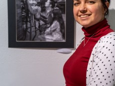 Игра с цветовете в различни въздействащи сюжети отразяват в „По тъмно” любителите фотографи