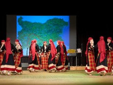 Грандиозен концерт-спектакъл „Пъстра България” представи Ансамбъл „Развитие”