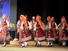 Грандиозен концерт-спектакъл „Пъстра България” представи Ансамбъл „Развитие”