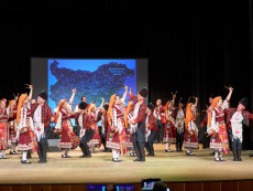 Грандиозен концерт-спектакъл „Пъстра България” представи Ансамбъл „Развитие”