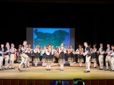 Грандиозен концерт-спектакъл „Пъстра България” представи Ансамбъл „Развитие”