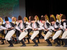 Грандиозен концерт-спектакъл „Пъстра България” представи Ансамбъл „Развитие”