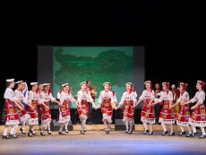 Грандиозен концерт-спектакъл „Пъстра България” представи Ансамбъл „Развитие”