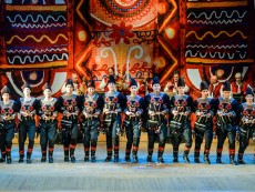 Коледен благослов с фолклор и традиции – концертът на ансамблите на Севлиево, Габрово и Трявна