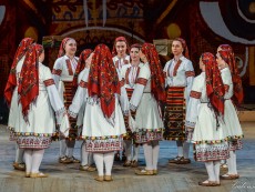 Коледен благослов с фолклор и традиции – концертът на ансамблите на Севлиево, Габрово и Трявна