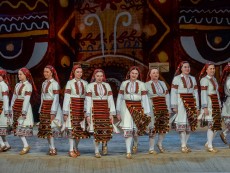 Коледен благослов с фолклор и традиции – концертът на ансамблите на Севлиево, Габрово и Трявна