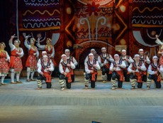 Коледен благослов с фолклор и традиции – концертът на ансамблите на Севлиево, Габрово и Трявна