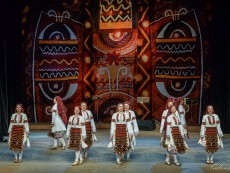 Коледен благослов с фолклор и традиции – концертът на ансамблите на Севлиево, Габрово и Трявна