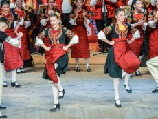 Коледен благослов с фолклор и традиции – концертът на ансамблите на Севлиево, Габрово и Трявна