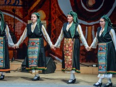 Коледен благослов с фолклор и традиции – концертът на ансамблите на Севлиево, Габрово и Трявна