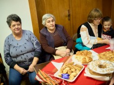 На седянка „Бабо, попей ми” внучета и баби празнуваха Бабинден