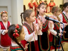 На седянка „Бабо, попей ми” внучета и баби празнуваха Бабинден