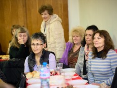 На седянка „Бабо, попей ми” внучета и баби празнуваха Бабинден