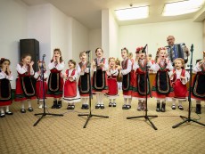 На седянка „Бабо, попей ми” внучета и баби празнуваха Бабинден