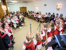 На седянка „Бабо, попей ми” внучета и баби празнуваха Бабинден