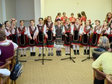На седянка „Бабо, попей ми” внучета и баби празнуваха Бабинден
