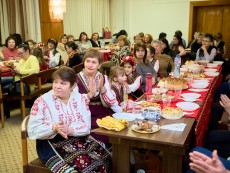 На седянка „Бабо, попей ми” внучета и баби празнуваха Бабинден