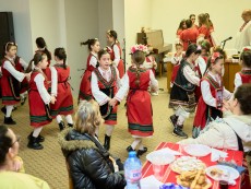 На седянка „Бабо, попей ми” внучета и баби празнуваха Бабинден