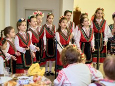 На седянка „Бабо, попей ми” внучета и баби празнуваха Бабинден