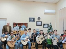 Коледният концерт с китара и тамбура – виртуозност от традиция и новаторство