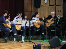 Великденски благослов с китара и тамбура