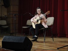 Великденски благослов с китара и тамбура
