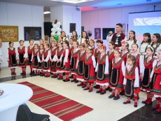 10 години на крилете на песента – сбъдната мечта, благословия за Школа по народно пеене „Шарени цветенца”